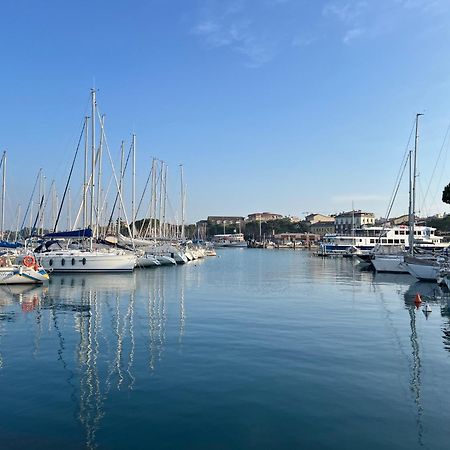 Attico In Piazza Matteotti Apartman Desenzano del Garda Kültér fotó