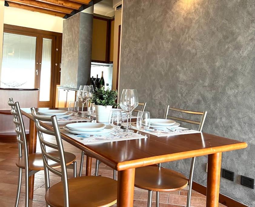 Attico In Piazza Matteotti Apartman Desenzano del Garda Kültér fotó
