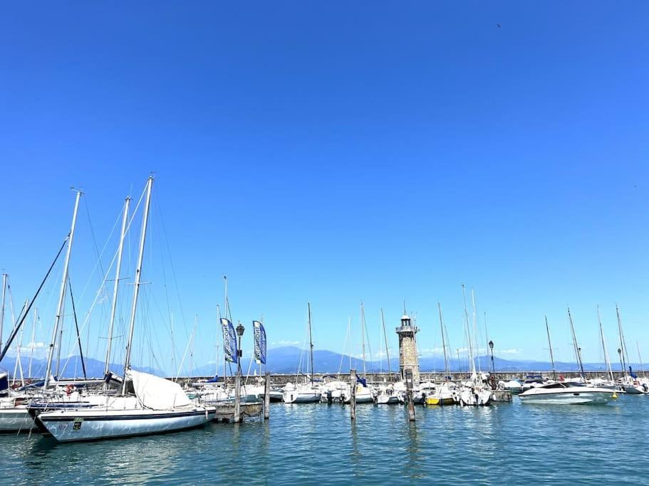 Attico In Piazza Matteotti Apartman Desenzano del Garda Kültér fotó
