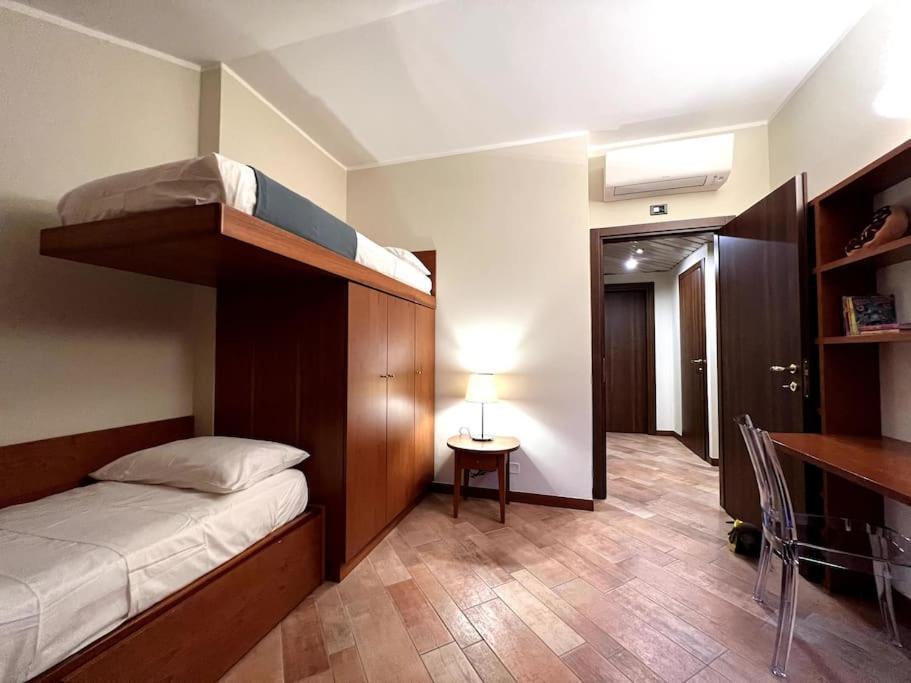 Attico In Piazza Matteotti Apartman Desenzano del Garda Kültér fotó