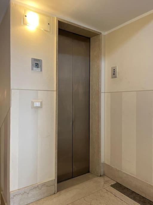 Attico In Piazza Matteotti Apartman Desenzano del Garda Kültér fotó