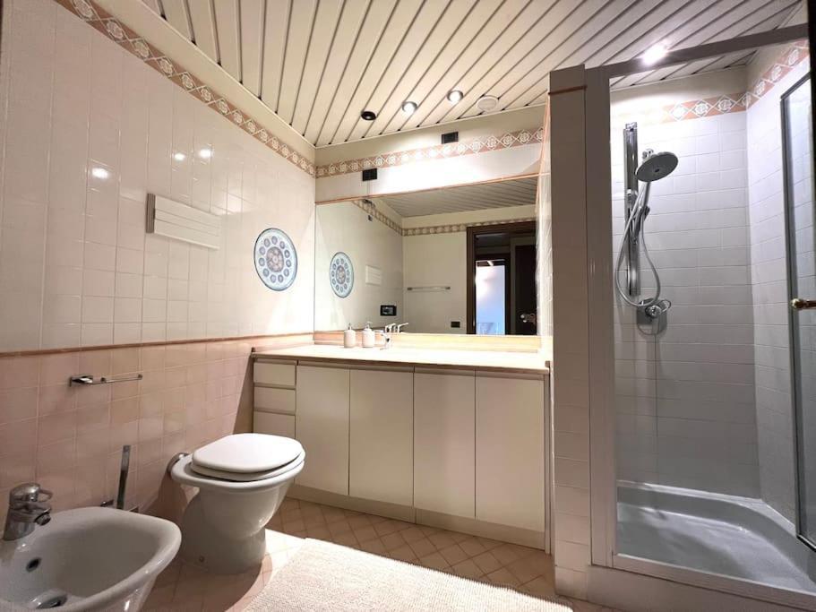 Attico In Piazza Matteotti Apartman Desenzano del Garda Kültér fotó