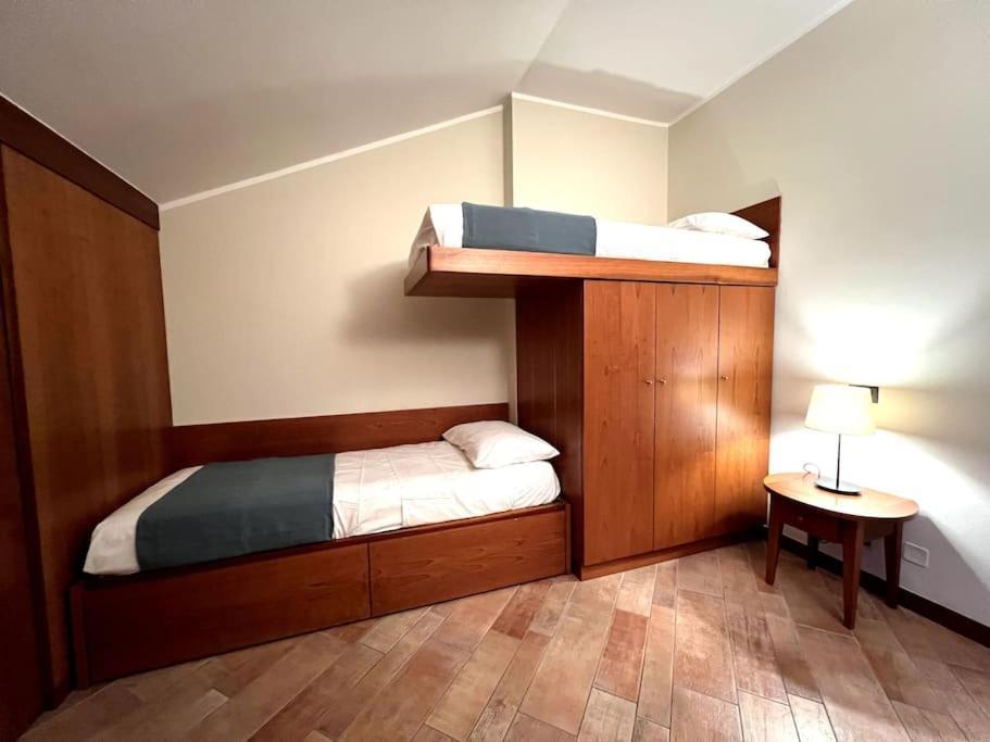 Attico In Piazza Matteotti Apartman Desenzano del Garda Kültér fotó