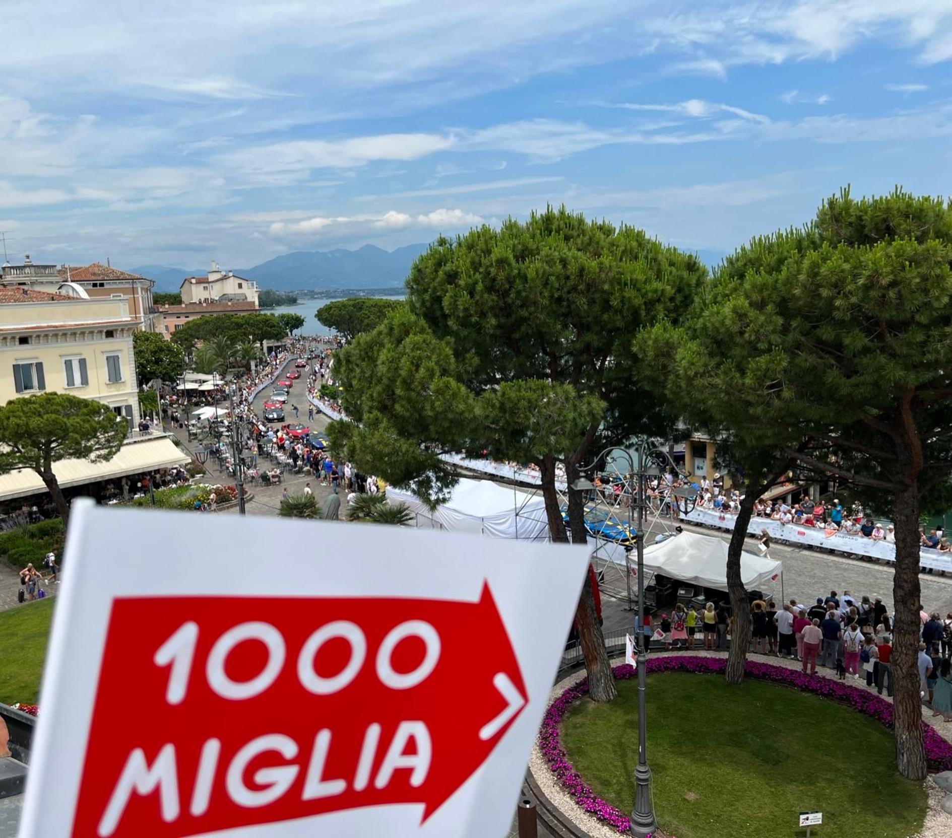 Attico In Piazza Matteotti Apartman Desenzano del Garda Kültér fotó